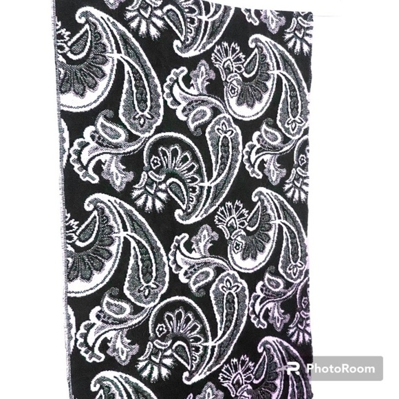 Chico’s Blue Black and White Bold Paisley Print Fringed Edging Acrylic Scarf - Picture 3 of 5
